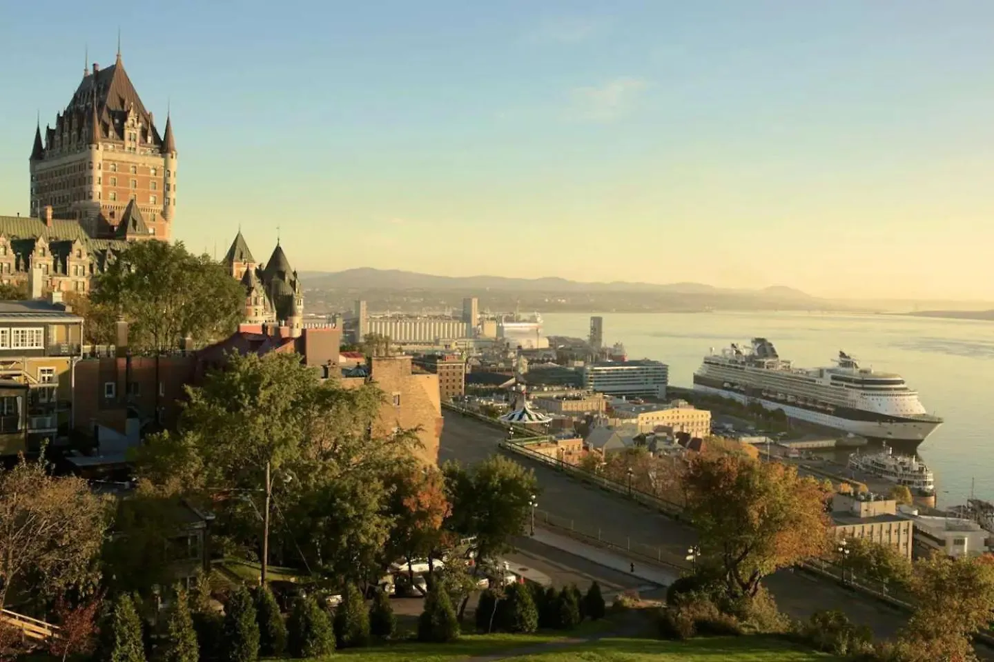 Rustic, Downtown Quebec, Rooftop Pool, 2 Bedrooms And 2 Bathrooms -Up To 6 Guests 0*, مدينة كويبيك