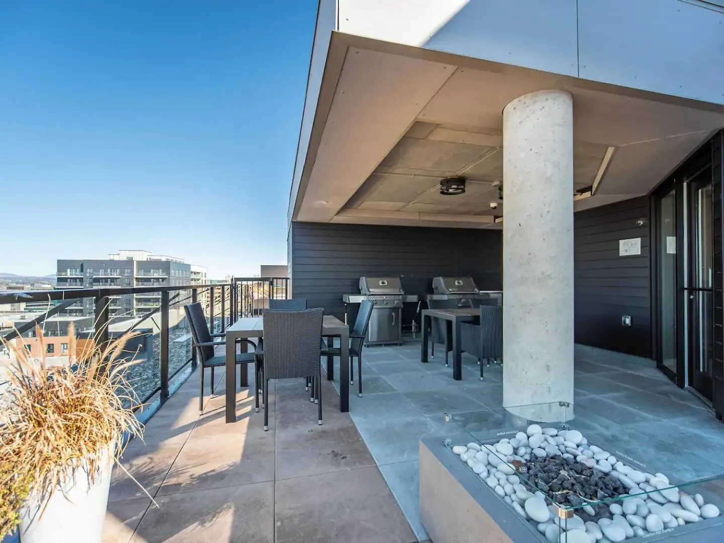 شقة Rustic, Downtown Quebec, Rooftop Pool, 2 Bedrooms And 2 Bathrooms -Up To 6 Guests