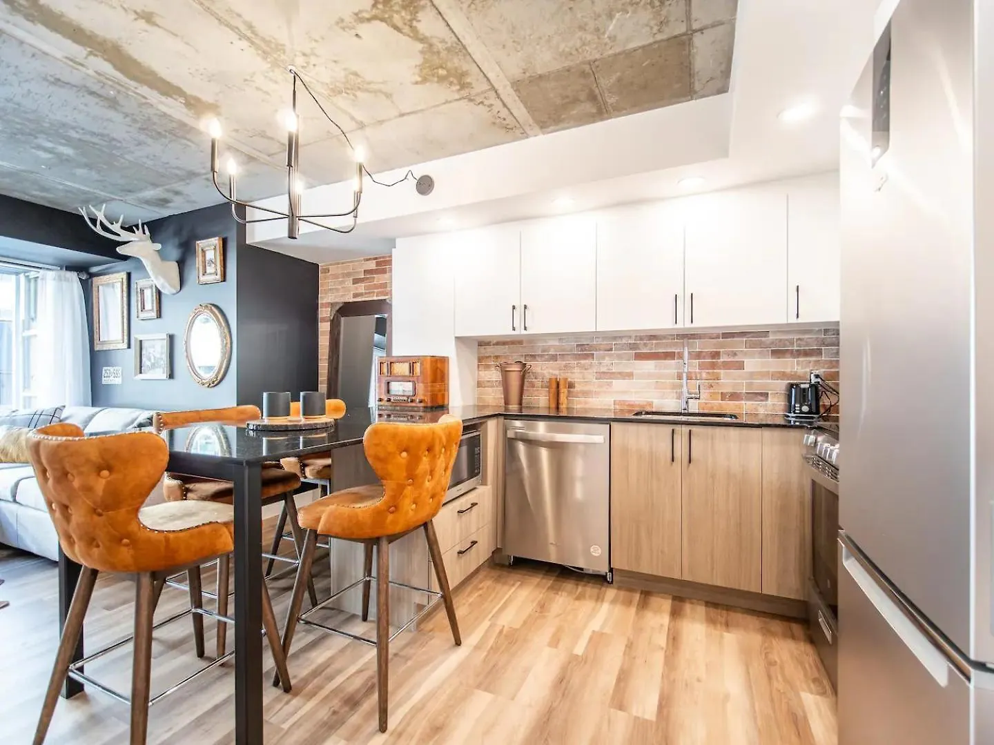 شقة Rustic, Downtown Quebec, Rooftop Pool, 2 Bedrooms And 2 Bathrooms -Up To 6 Guests كندا